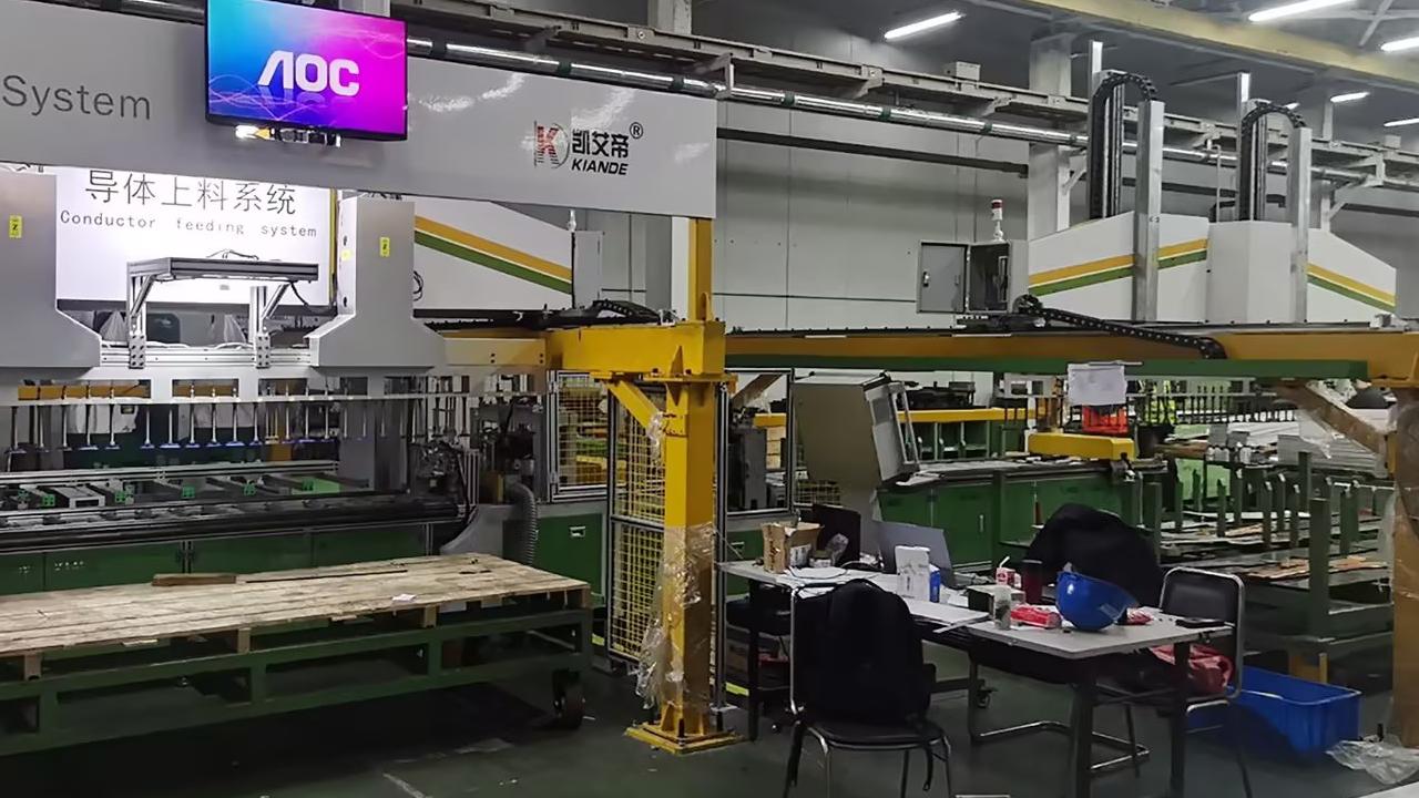 machine de traitement de barres omnibus cisaillement pliage poinçonnage
