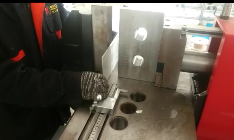 machine &agrave; cintrer les jeux de barres