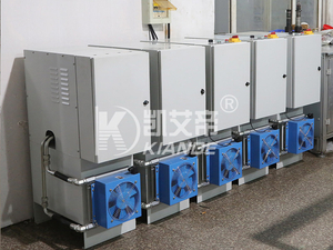 Machine de rivetage auto-perçante pour ligne de production de conduits de bus