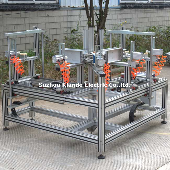Machine verticale d'assemblage de coude et de barre omnibus décalée pour bride de conduit de bus sandwich