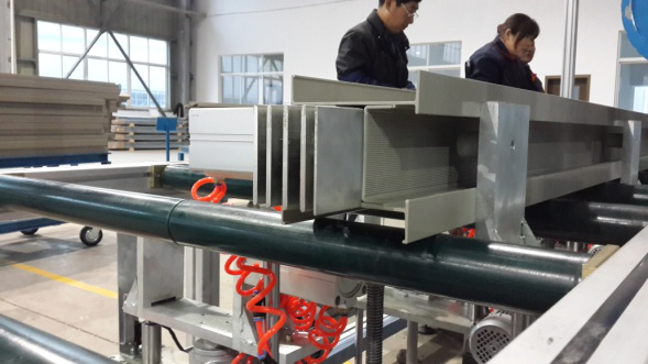 Machine de jeu de barres hydraulique, 