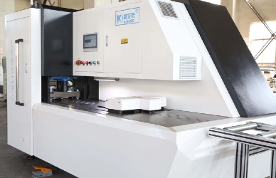 Machine de traitement d'&eacute;clisse en cuivre